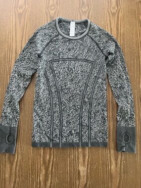 IVIVVA By Lululemon Fly Tech L/S Tee Black Gray Girls Size 8 Thumbholes Active